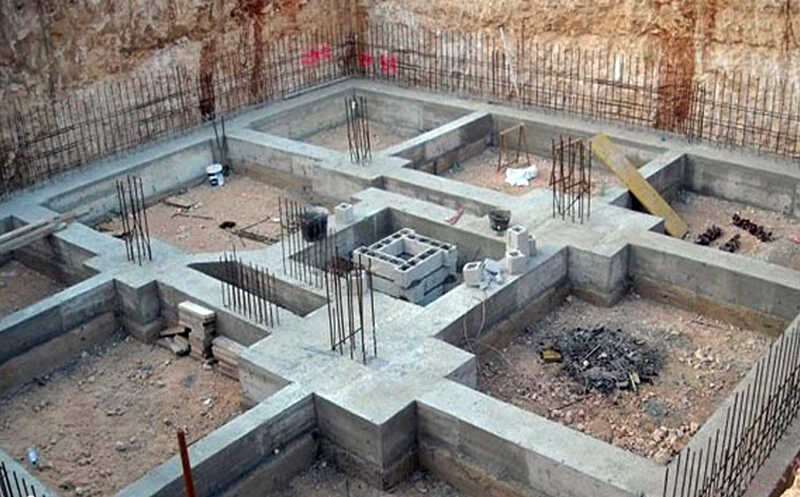 Khoảng cách tim cọc đến mép đài