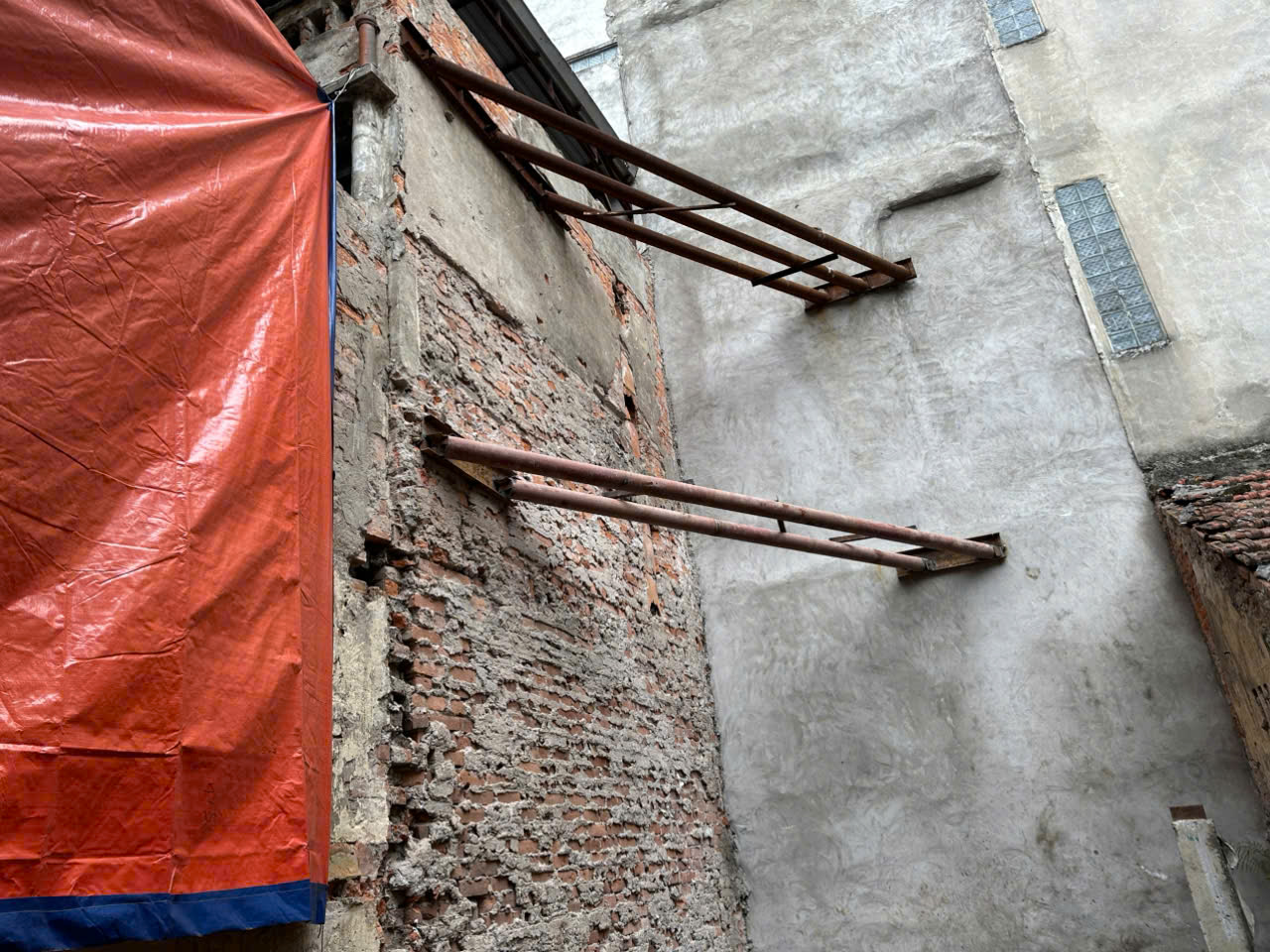 z7287364573417 bae9ea5d934366138b6691569ebb9e9d - Dịch vụ chống văng, chống nghiêng nhà chuyên nghiệp tại Hà Nội