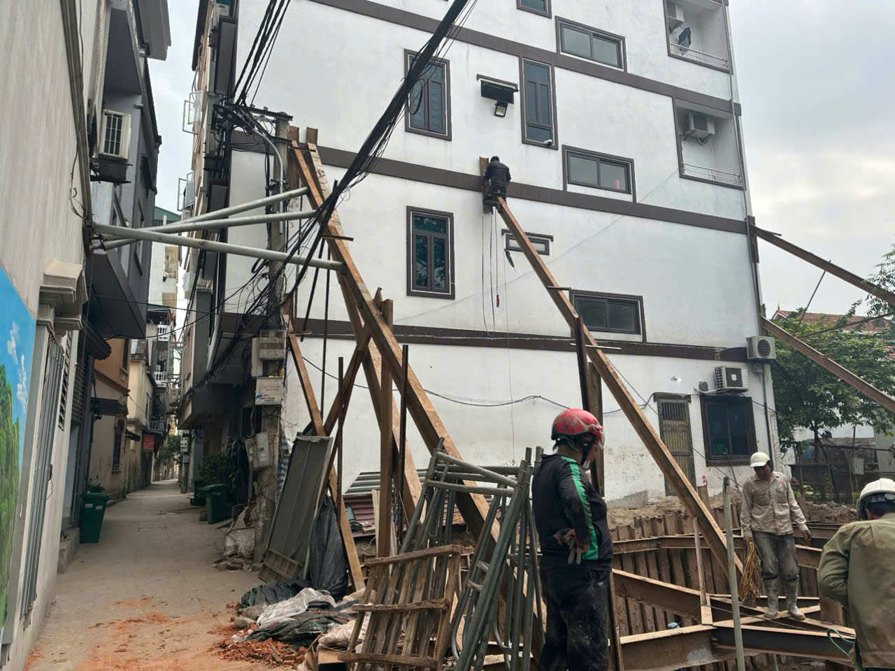 z7287364721316 914fd119cba9787ac9376c883ca829d6 - Dịch vụ chống văng, chống nghiêng nhà chuyên nghiệp tại Hà Nội